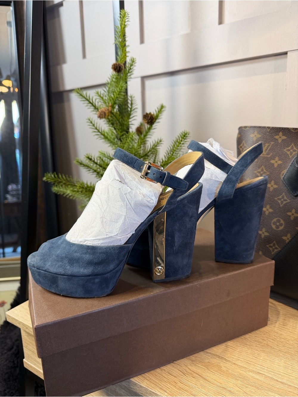 Michael Kors Chunky Heel Blue Suede Peep Toe Sandals Gold Logo Accent Size 7.5M